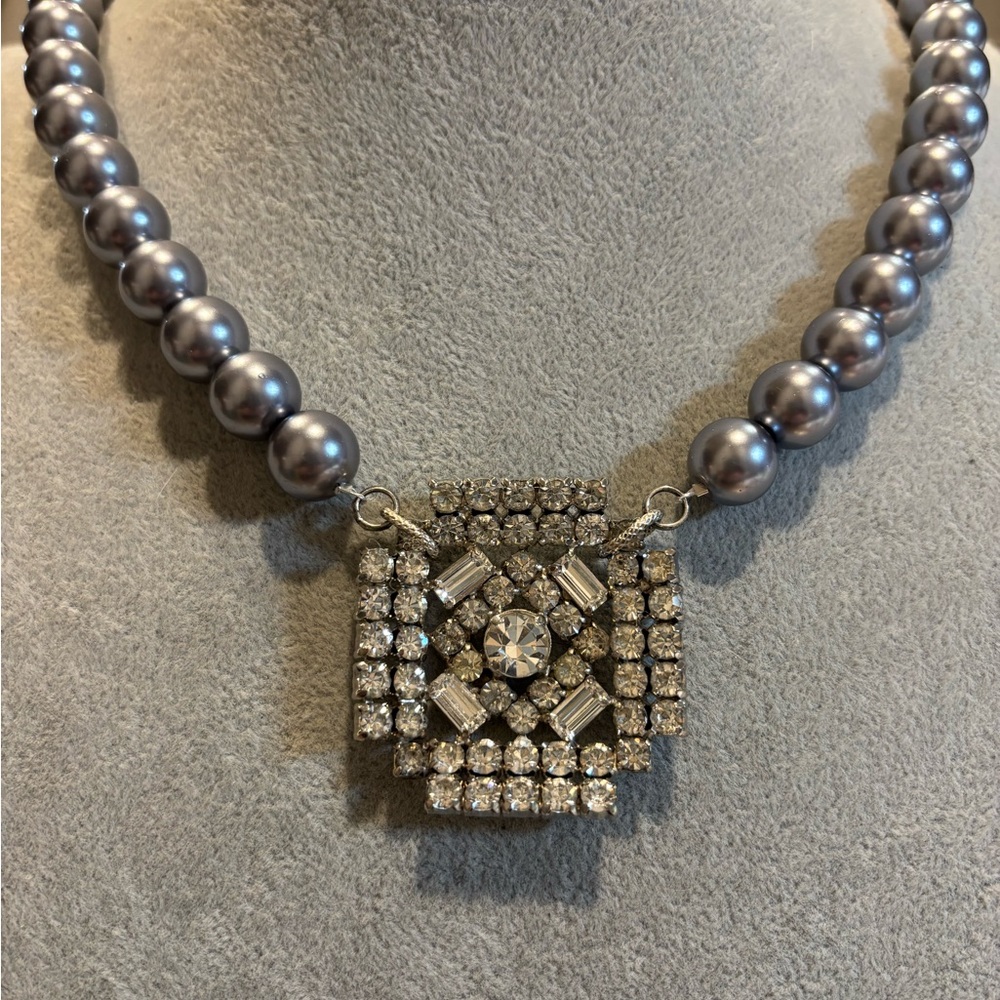 Handmade Elegant Silver faux Pearl Necklace with beautiful vintage pendant!